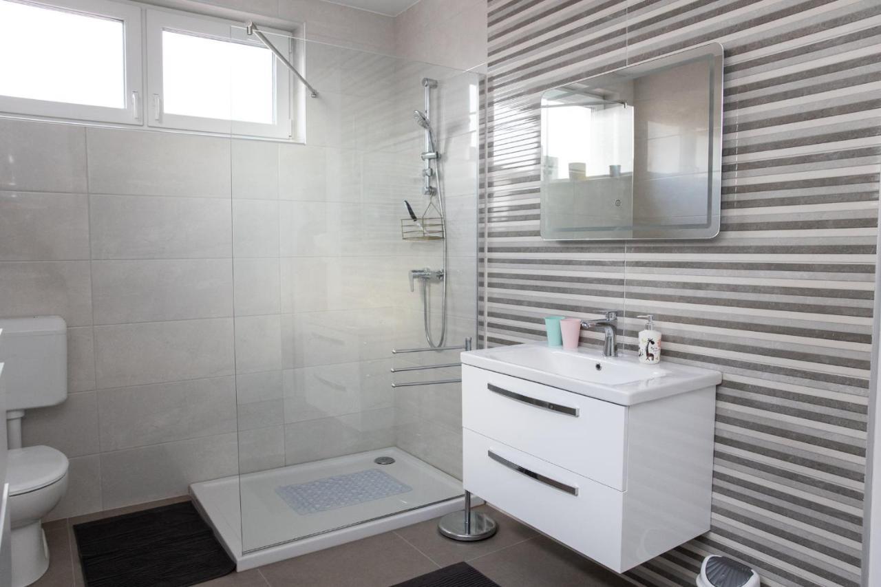 Apartman Ena Бьеловар Экстерьер фото